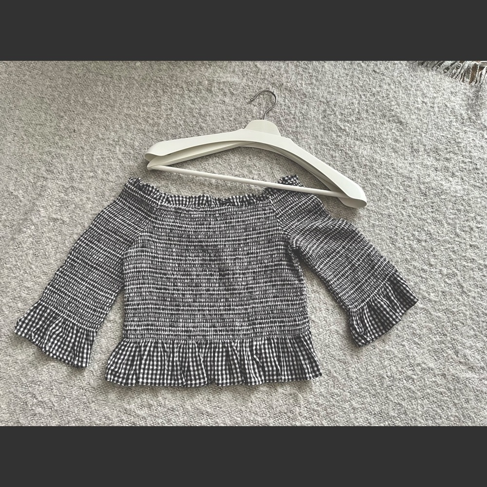 Urban outfitters off shoulder top in good condition